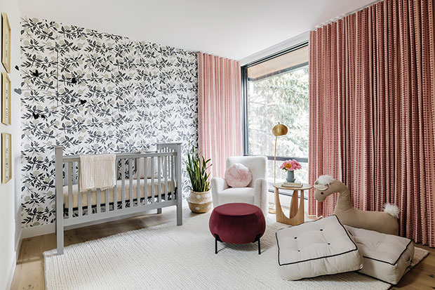 Patterned wallpaper in the children's room