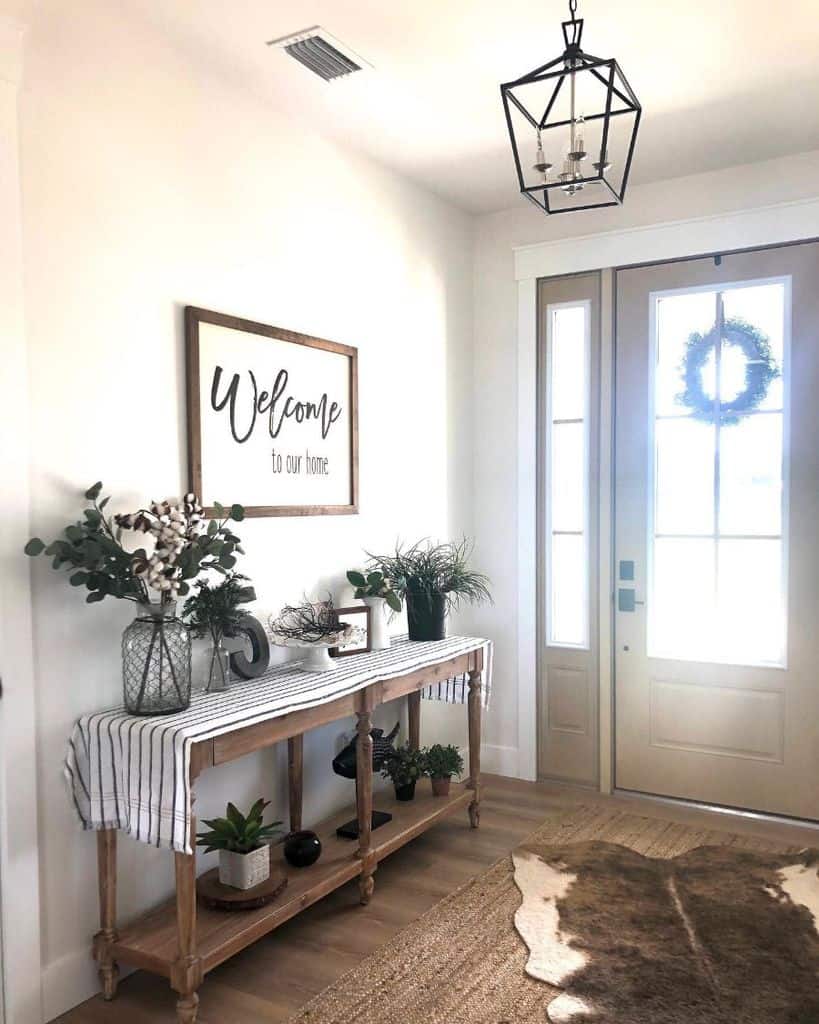 Farmhouse entrance with rustic cupboard 