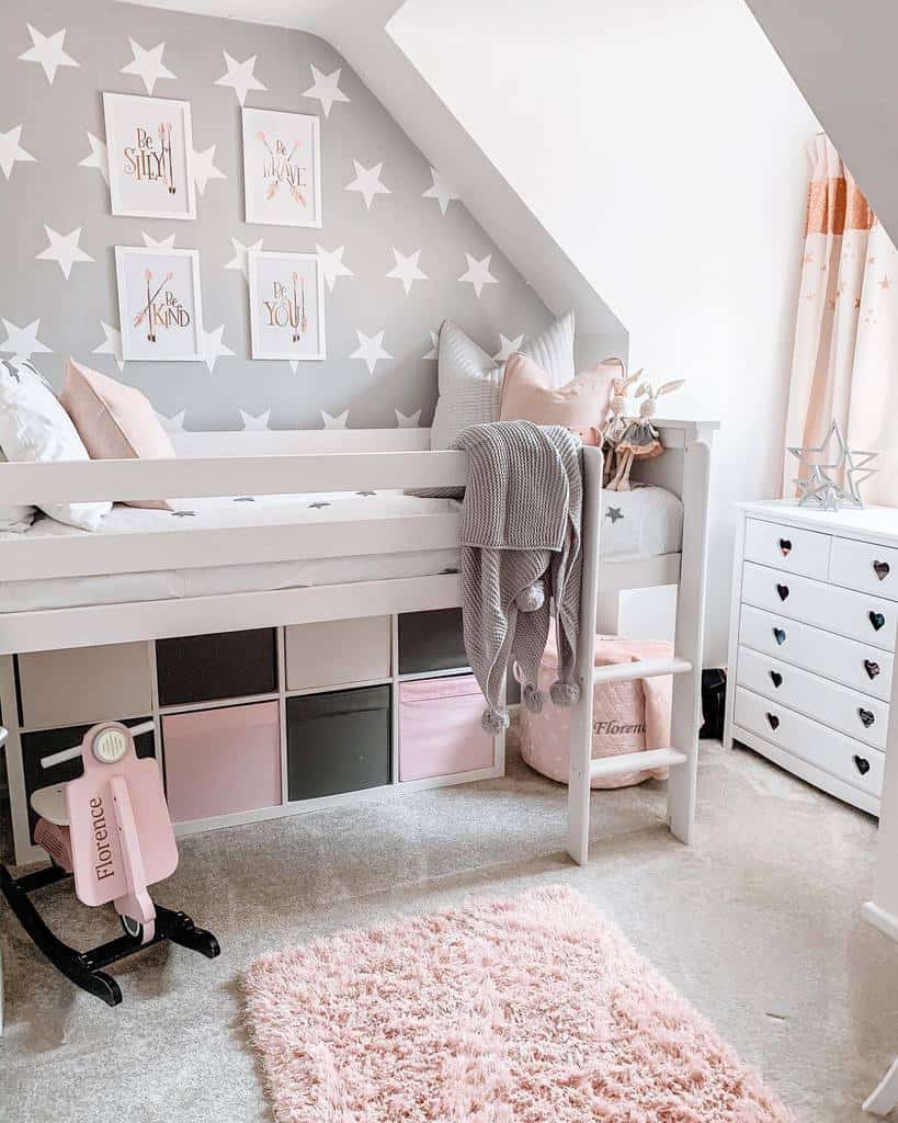 Star wallpaper, children's room, storage space under the bed, white cupboard 