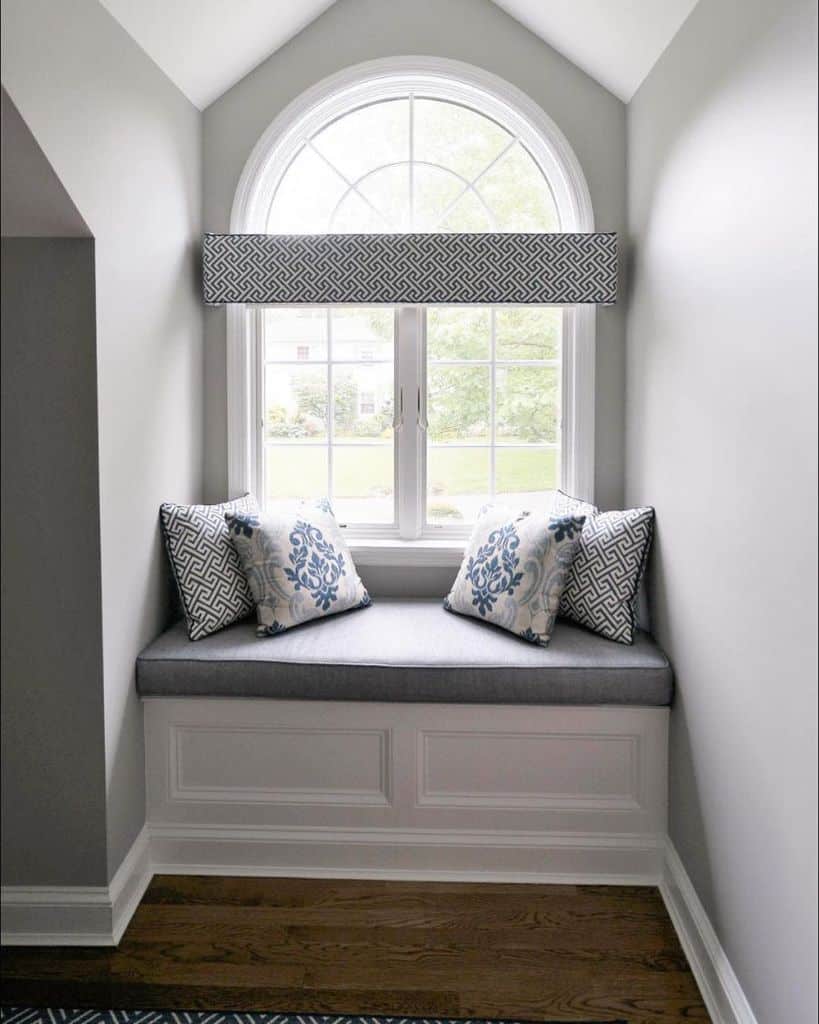 Small cushions with window seat pattern