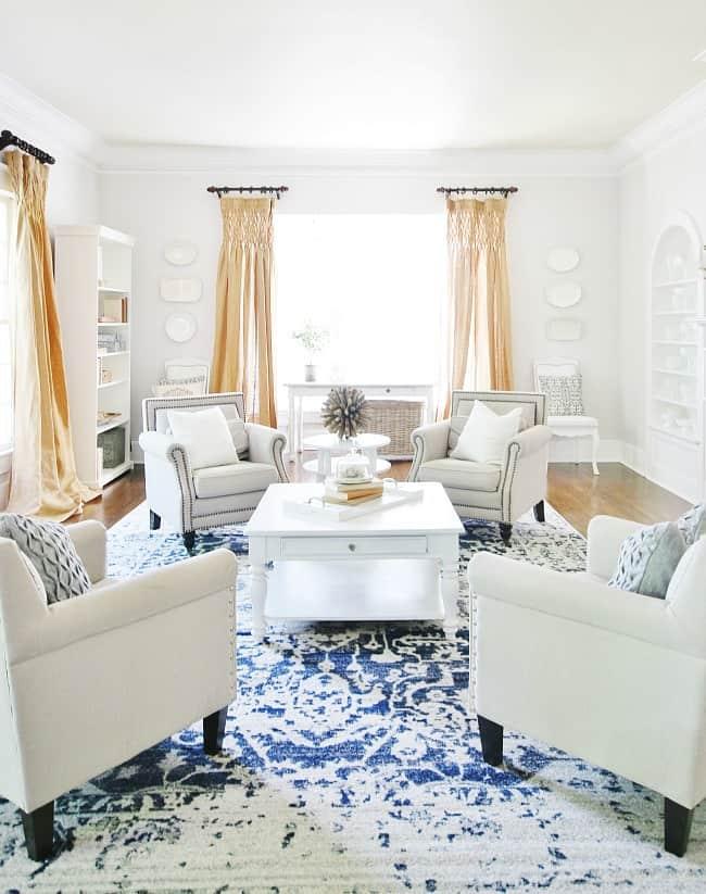 Combine blue and white for a fresh, airy blue living room