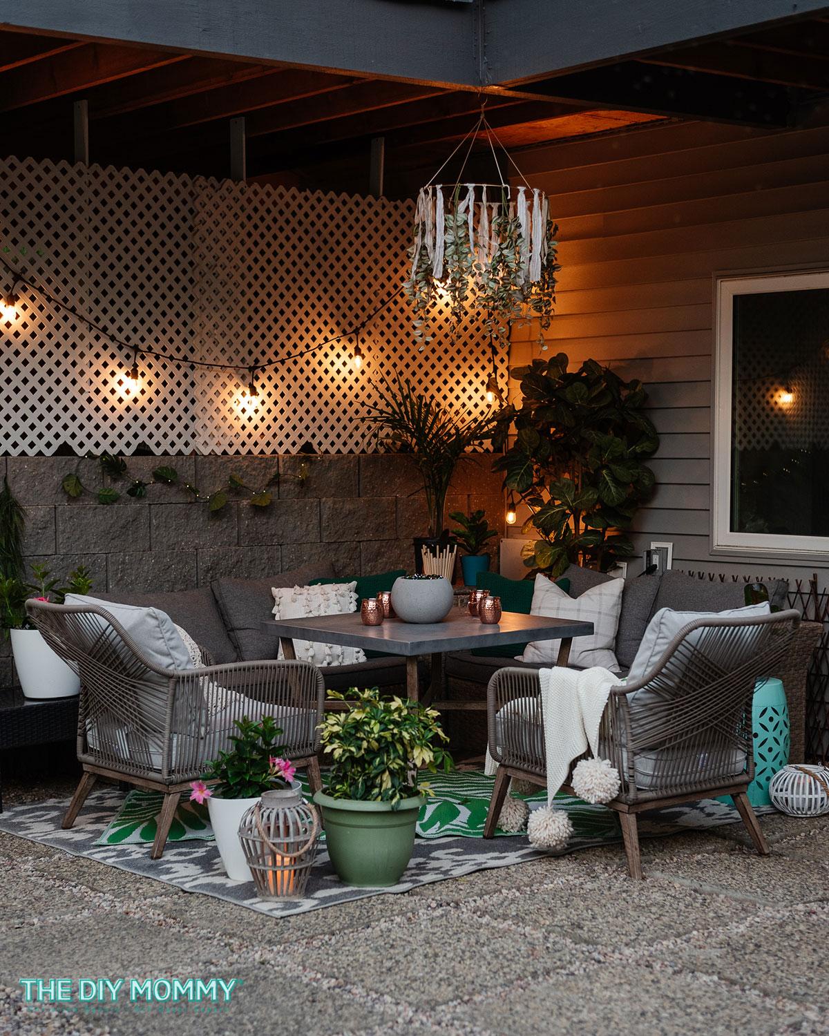 Set up a cozy ‍outdoor ‍dining ‌area in your backyard