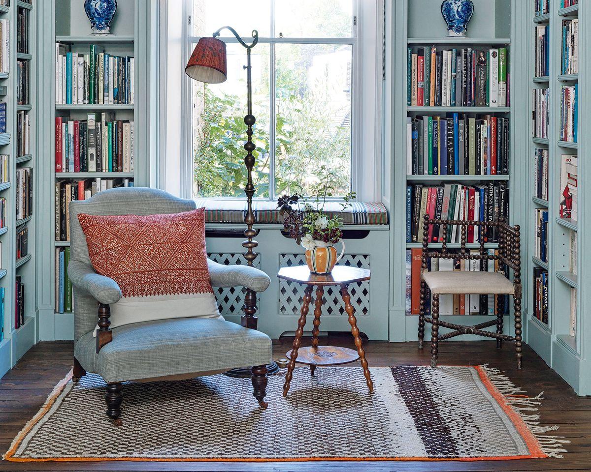 Create an inviting reading nook in your blue living room