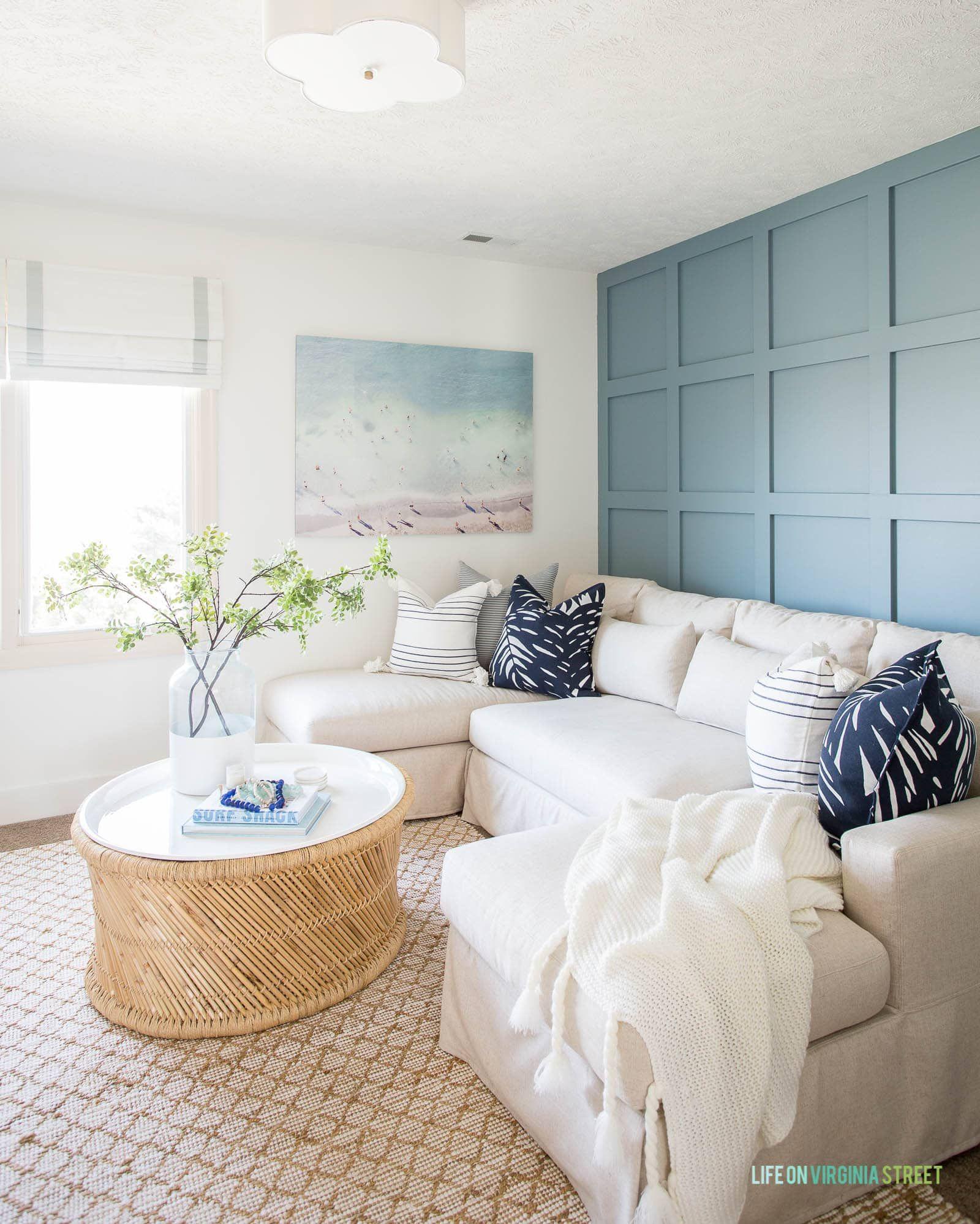 Coastal Living Room: Soft hues and beachy accents bring serenity indoors