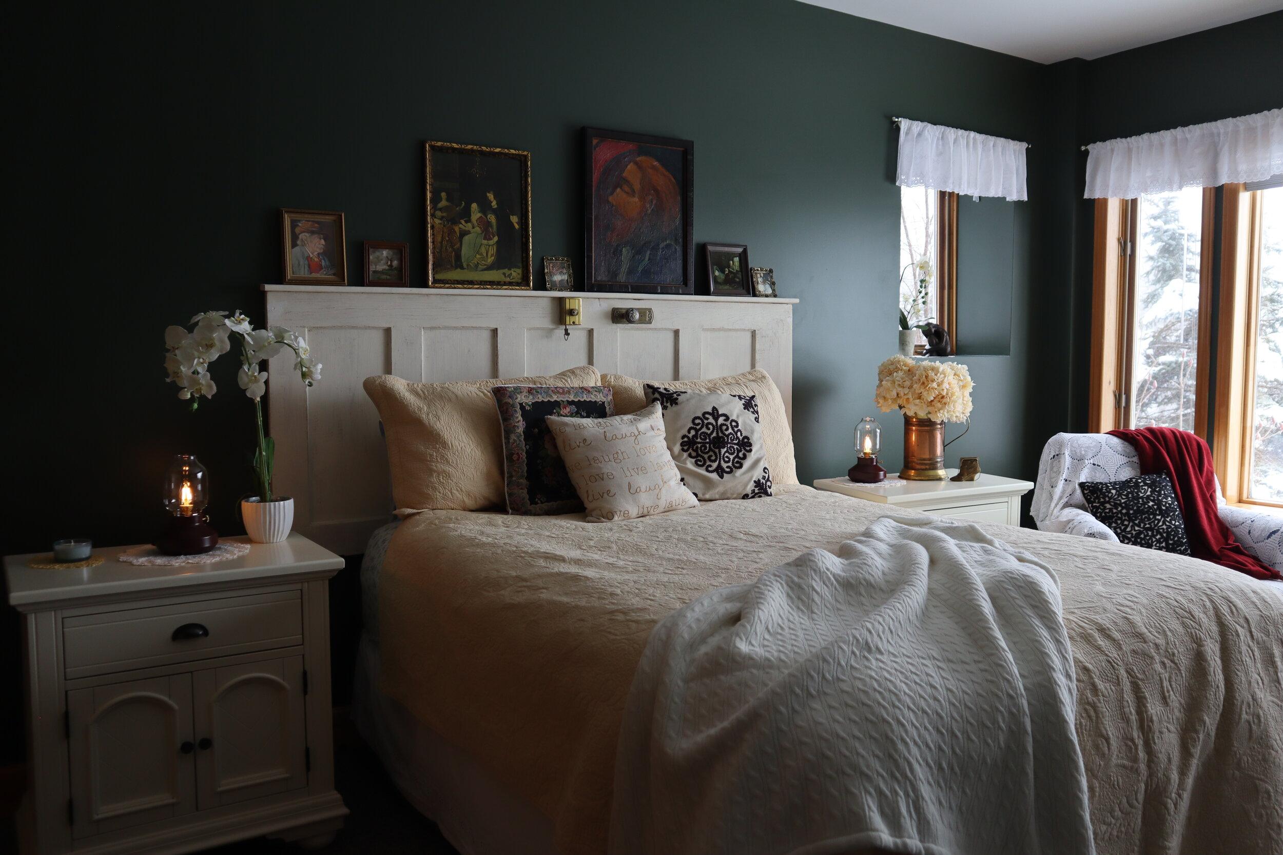 Eclectic Bedroom: Mix and match styles for a fun and personalized space