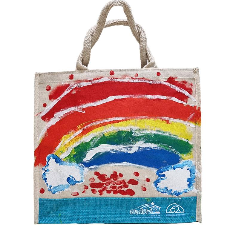 Little⁢ Artist Nursery: Celebrate creativity with colorful paint⁣ splashes and art supplies