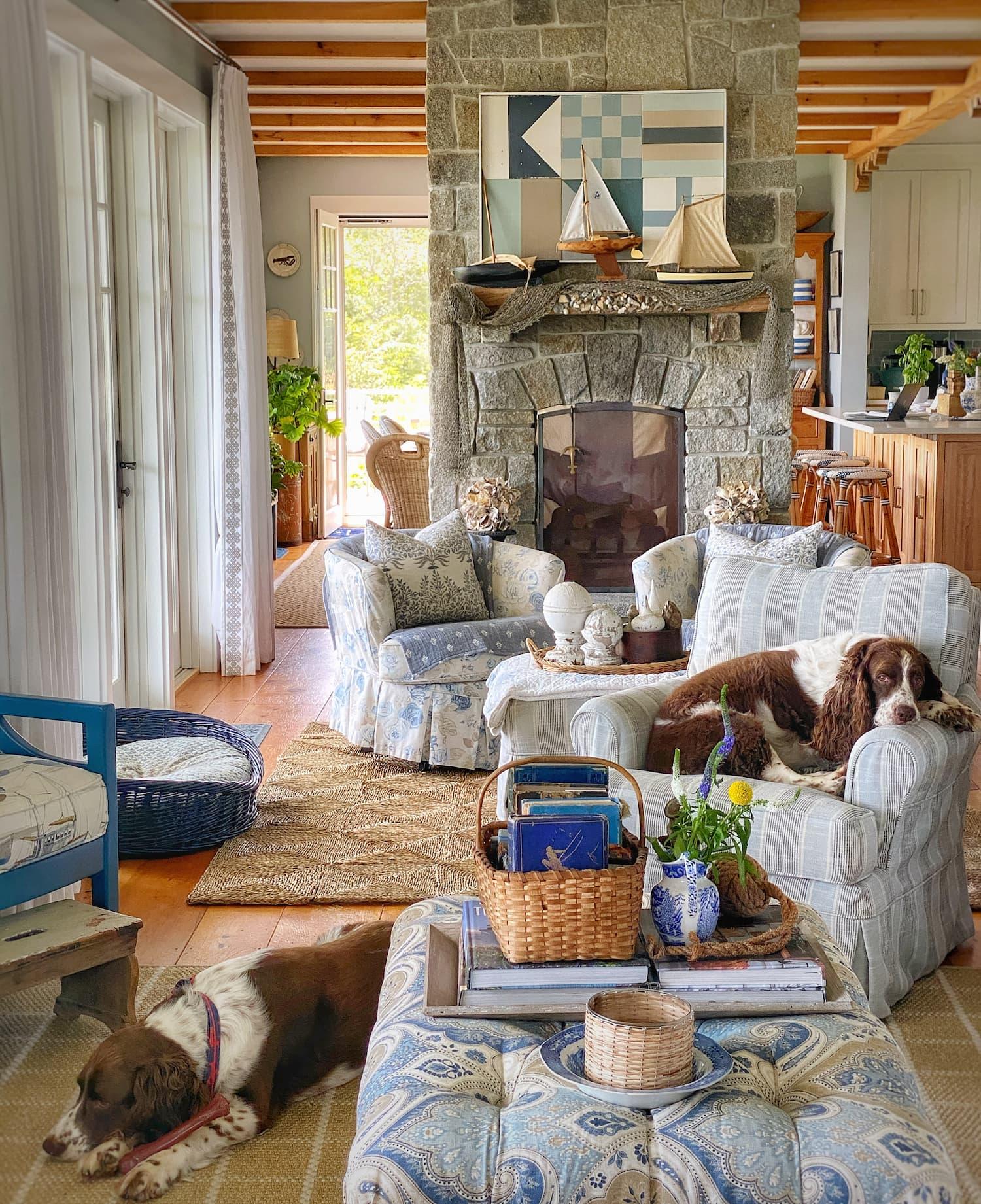 Use jute or sisal rugs to add organic texture to your earthy living room