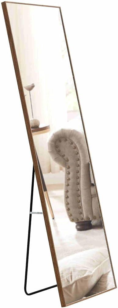 Incorporate large wooden mirrors to enhance light and space in your wooden bathroom