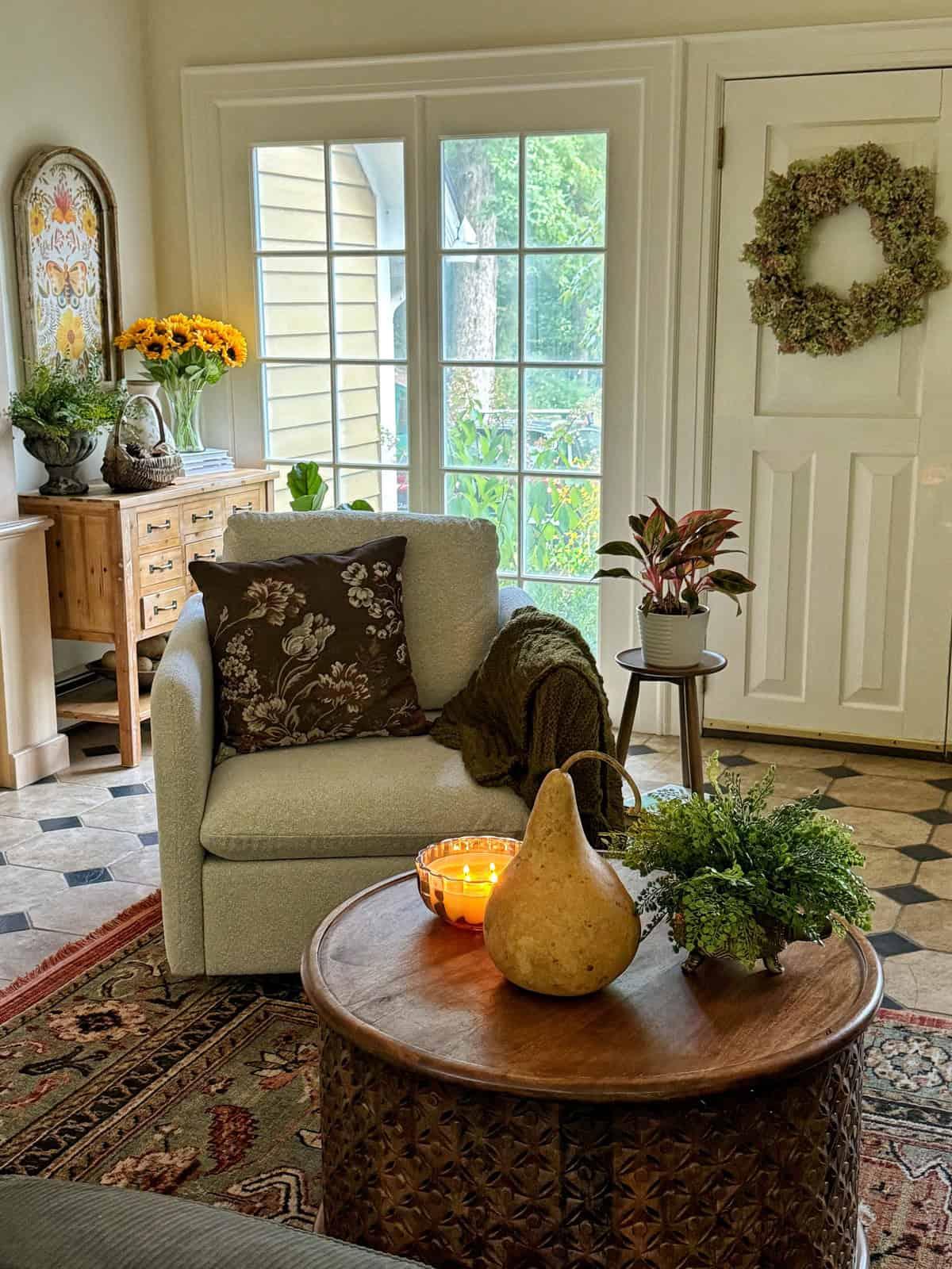 Country Living Room: Cozy furniture and floral touches create warm, inviting spaces