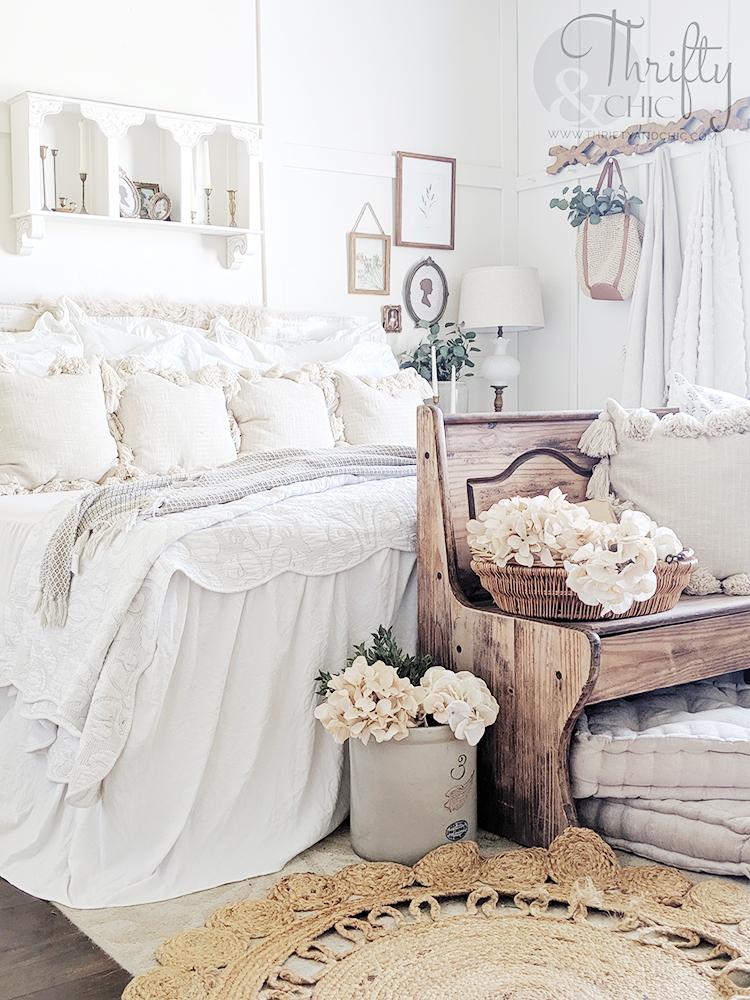 Chic Bedroom: Opt for sophisticated decor and stylish accents to elevate ambiance