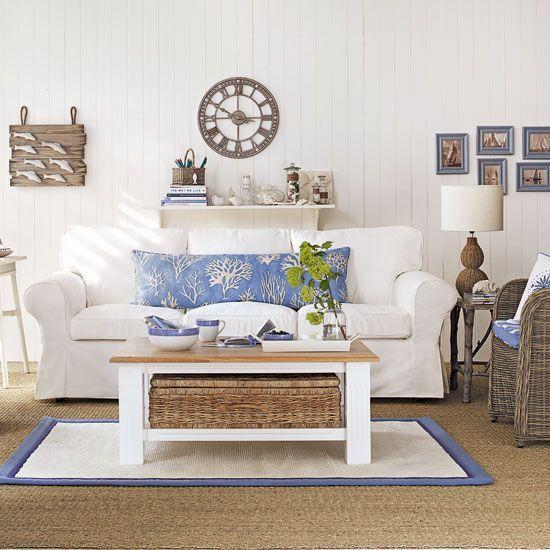Use natural materials to balance the blue living room decor