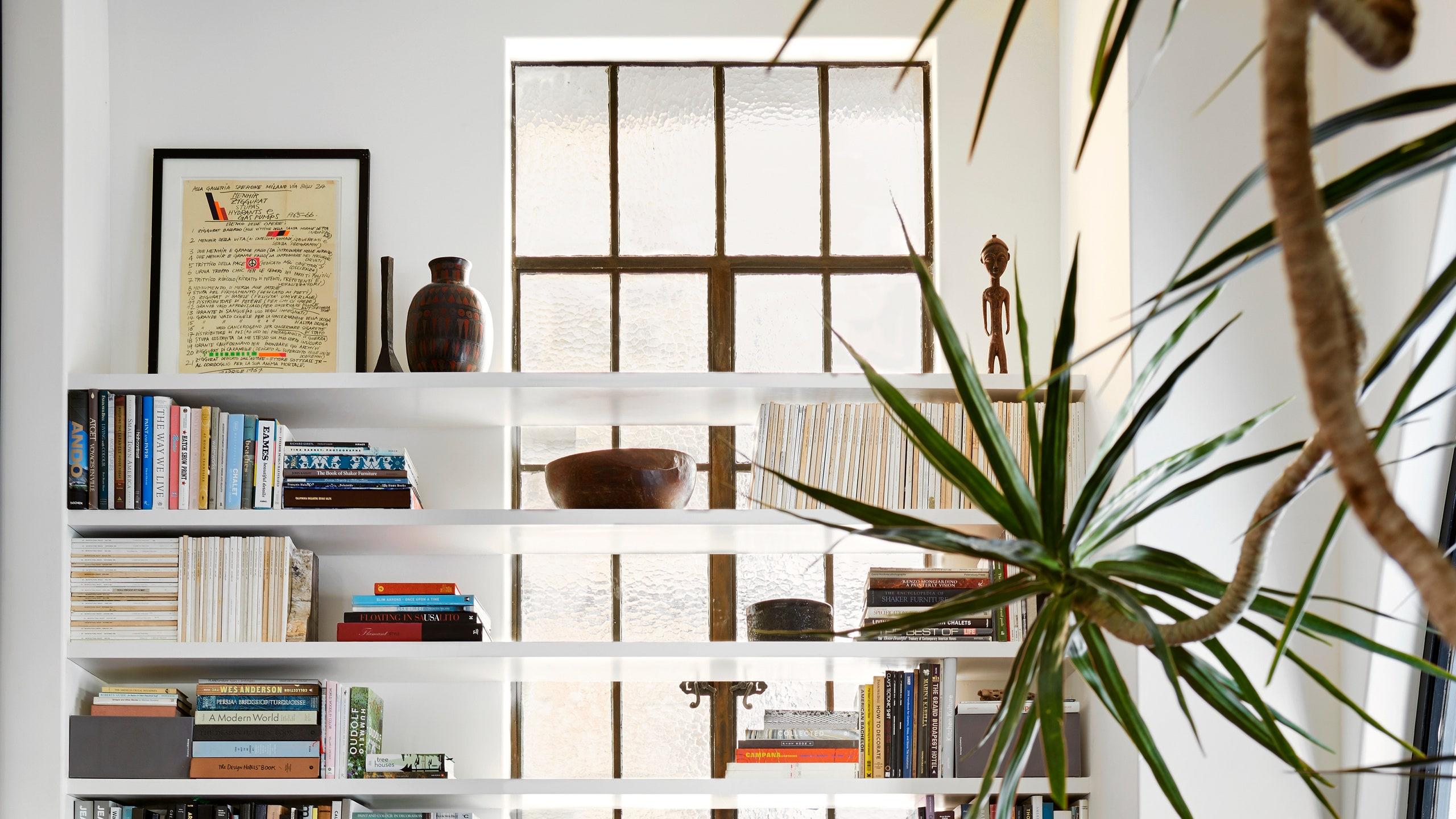 Install shelving ⁣creatively to showcase your interior⁣ design taste