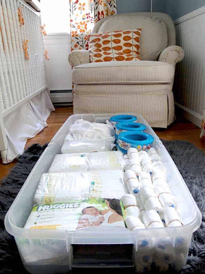 Make use of hidden storage under the crib ⁣in your small nursery