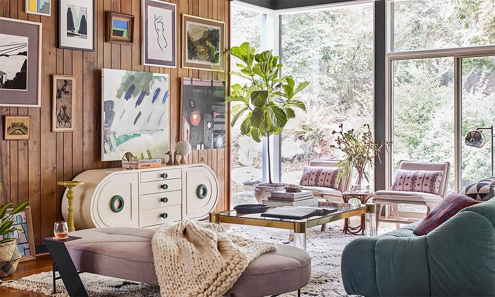 Vintage Glam Living Room: Antique furniture and luxe fabrics add a touch of elegance