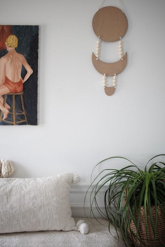 Introduce ⁣handmade pottery for an artisan touch in your Boho Living Room