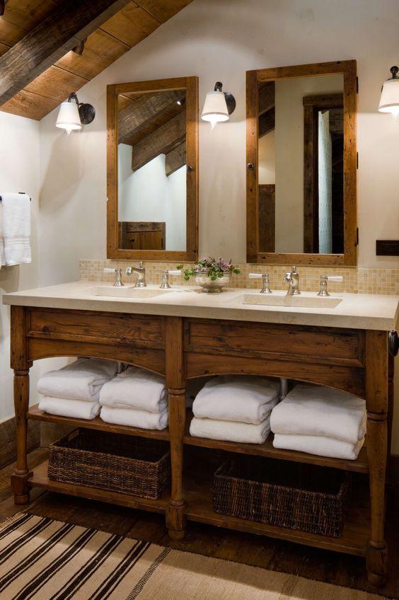 Open shelving for organic products enhances ‍chalet bathroom appeal