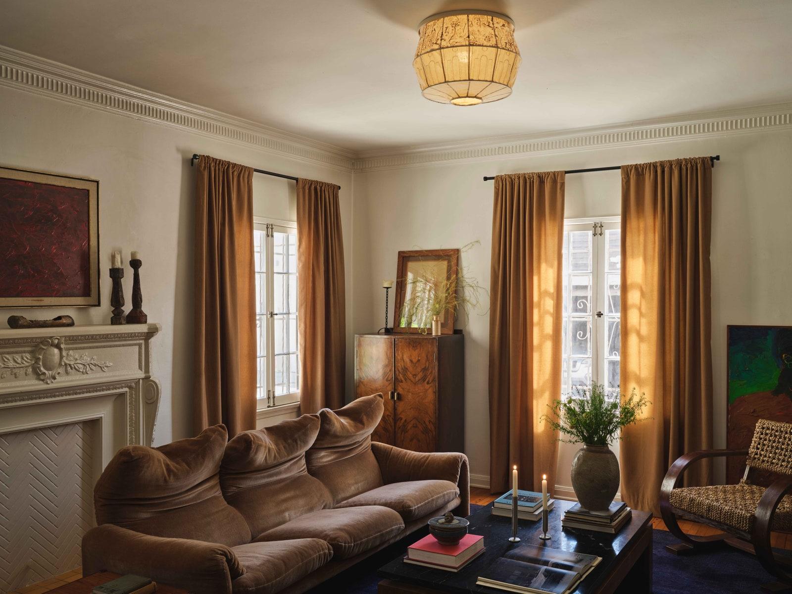 Select⁢ low-profile ‌furniture to maintain ‍an airy, spacious feel in ⁤your Earthy ⁤Living Room