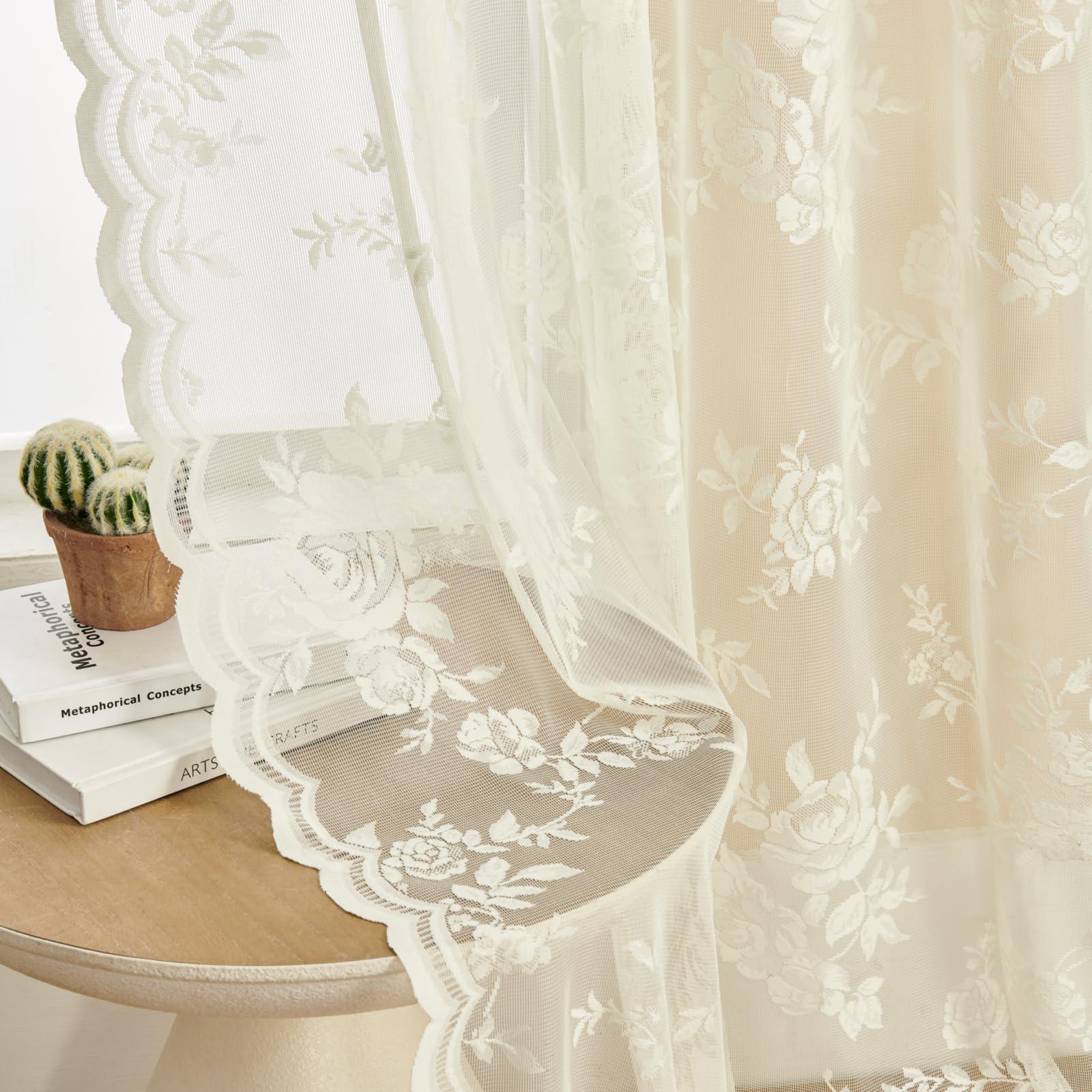 Drape lace curtains for a touch of elegance and softness in your Vintage Living Room