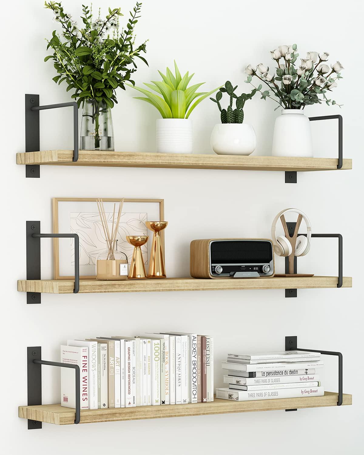 Wall-mounted shelves ⁢create ‍an airy ​vibe⁣ in ⁣your contemporary living room