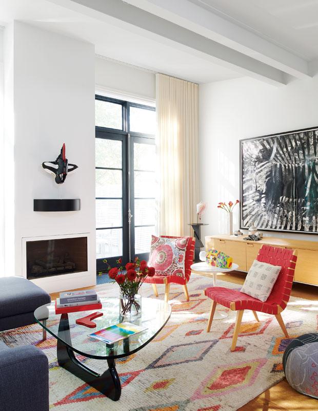 Color ⁣Pop Living Room: Add vibrant accents ⁢to energize‍ the space