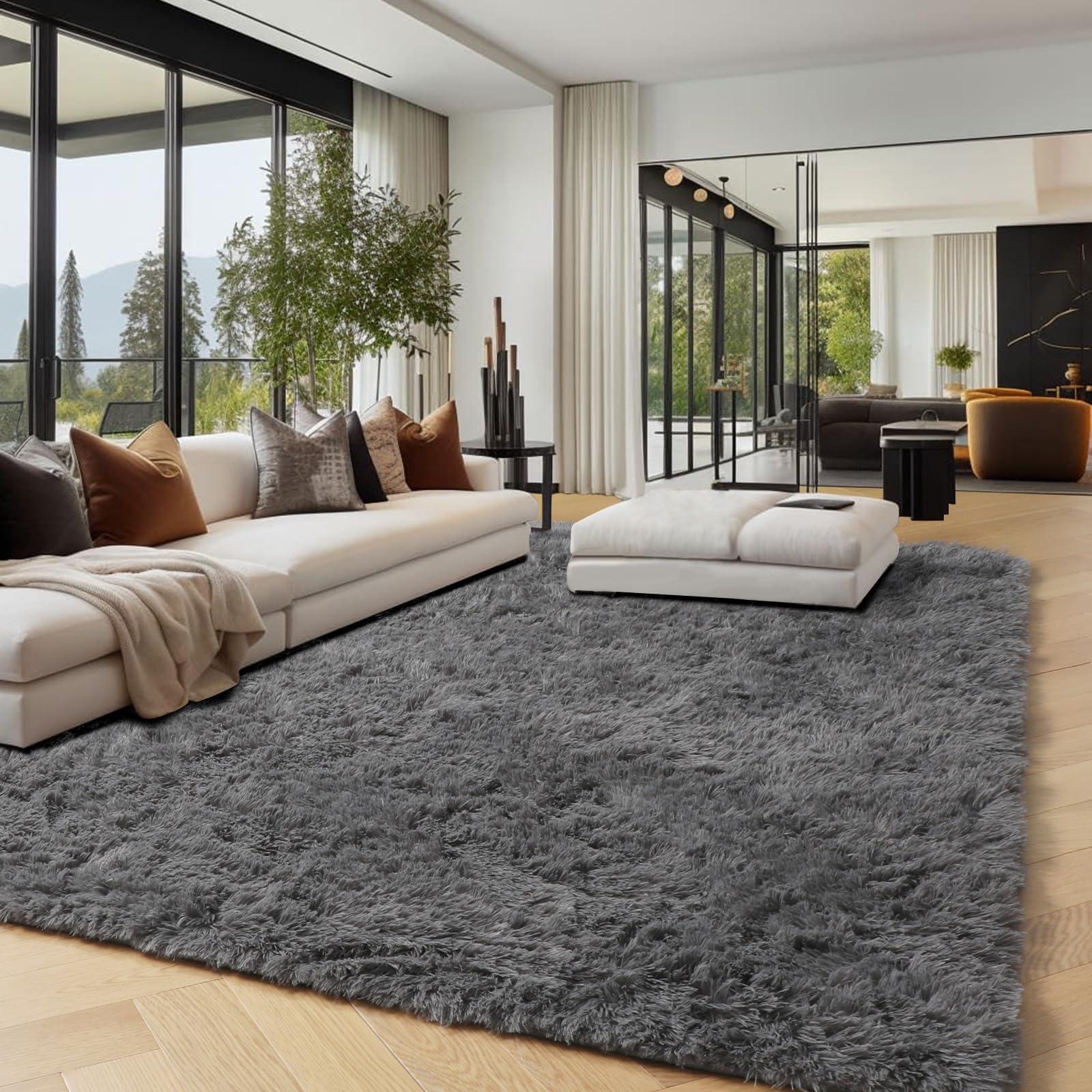 Soft​ area rugs add‌ warmth and ⁤texture to a contemporary ‍living room