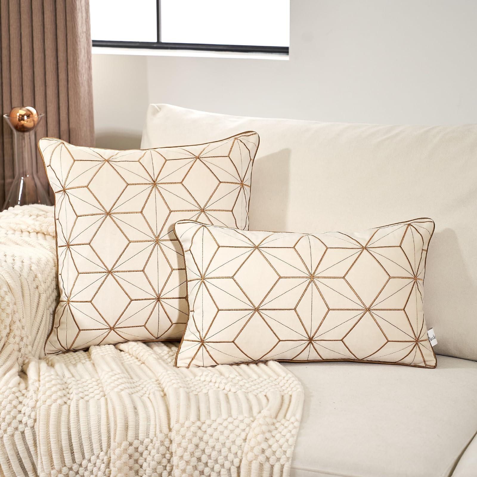 Incorporate ⁣geometric patterns in cushions to make your contemporary living room pop