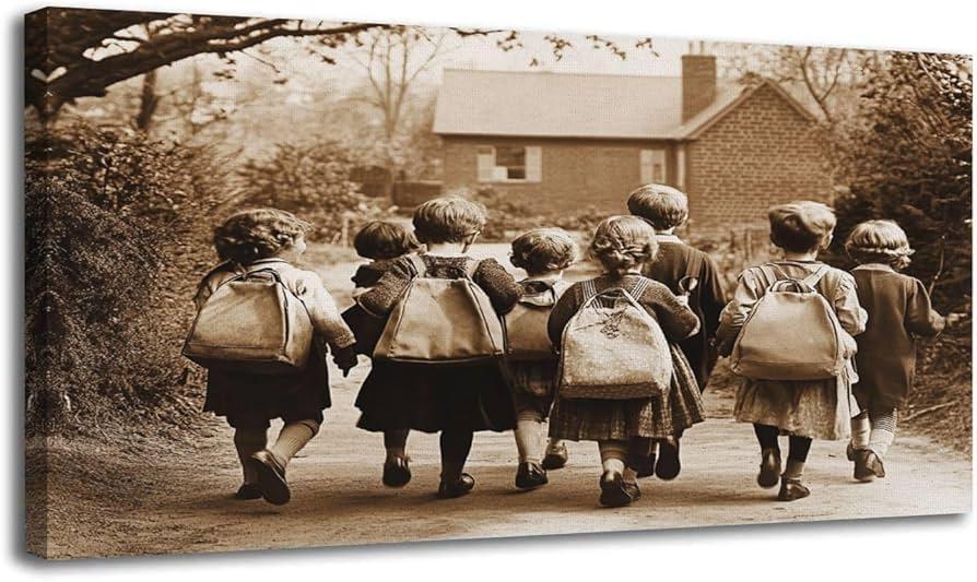 Add a⁤ gallery wall of sepia-toned photographs to celebrate history in your ⁤Vintage Living Room