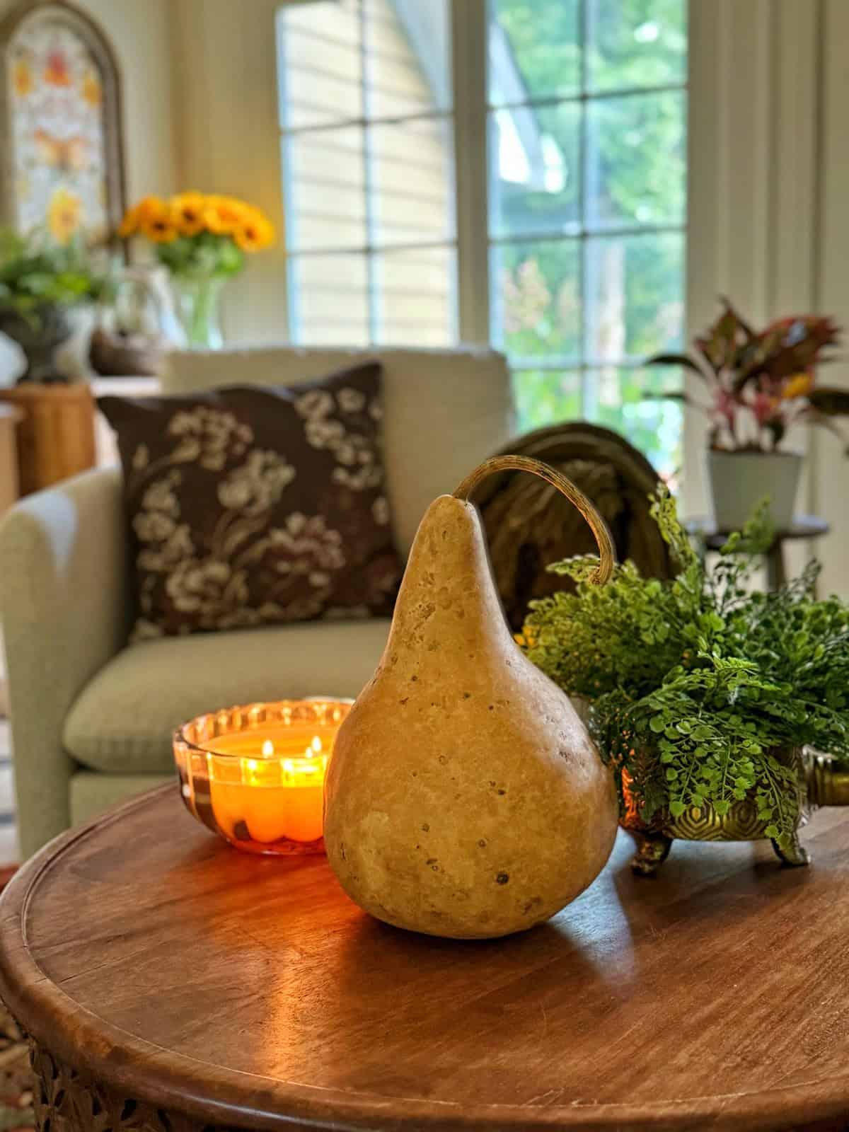 Showcase handmade pottery for a personal touch in⁣ your​ Earthy Living Room decor