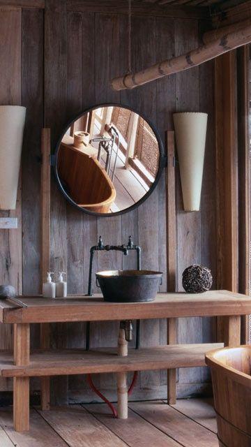 Vintage fixtures add ⁢charm​ to any ​chalet bathroom⁤ design