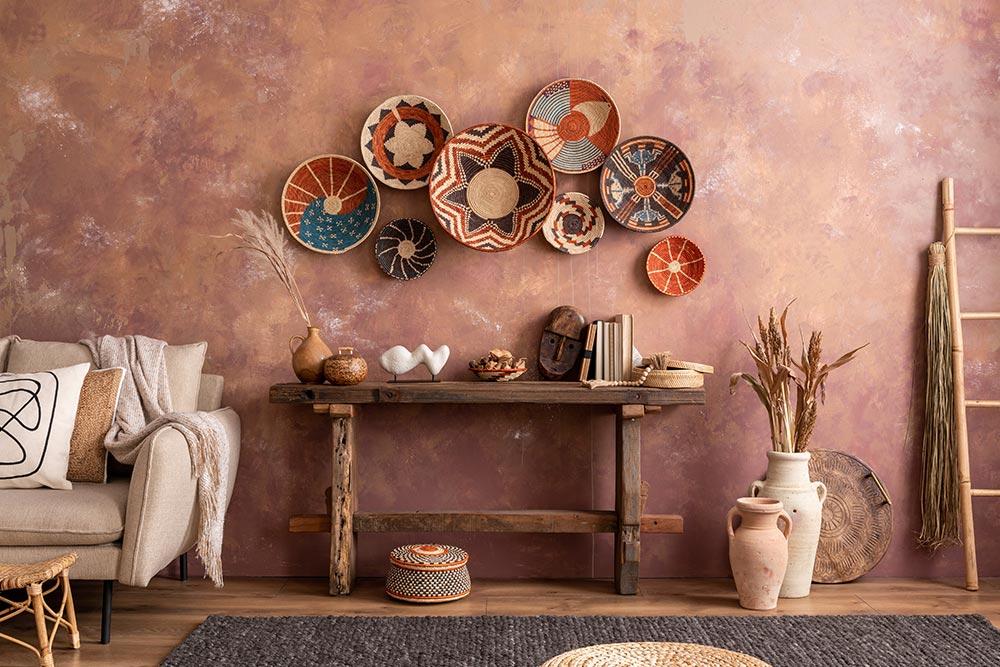 Handcrafted accessories⁤ lend individuality ⁣to your vintage living‌ room​ decor