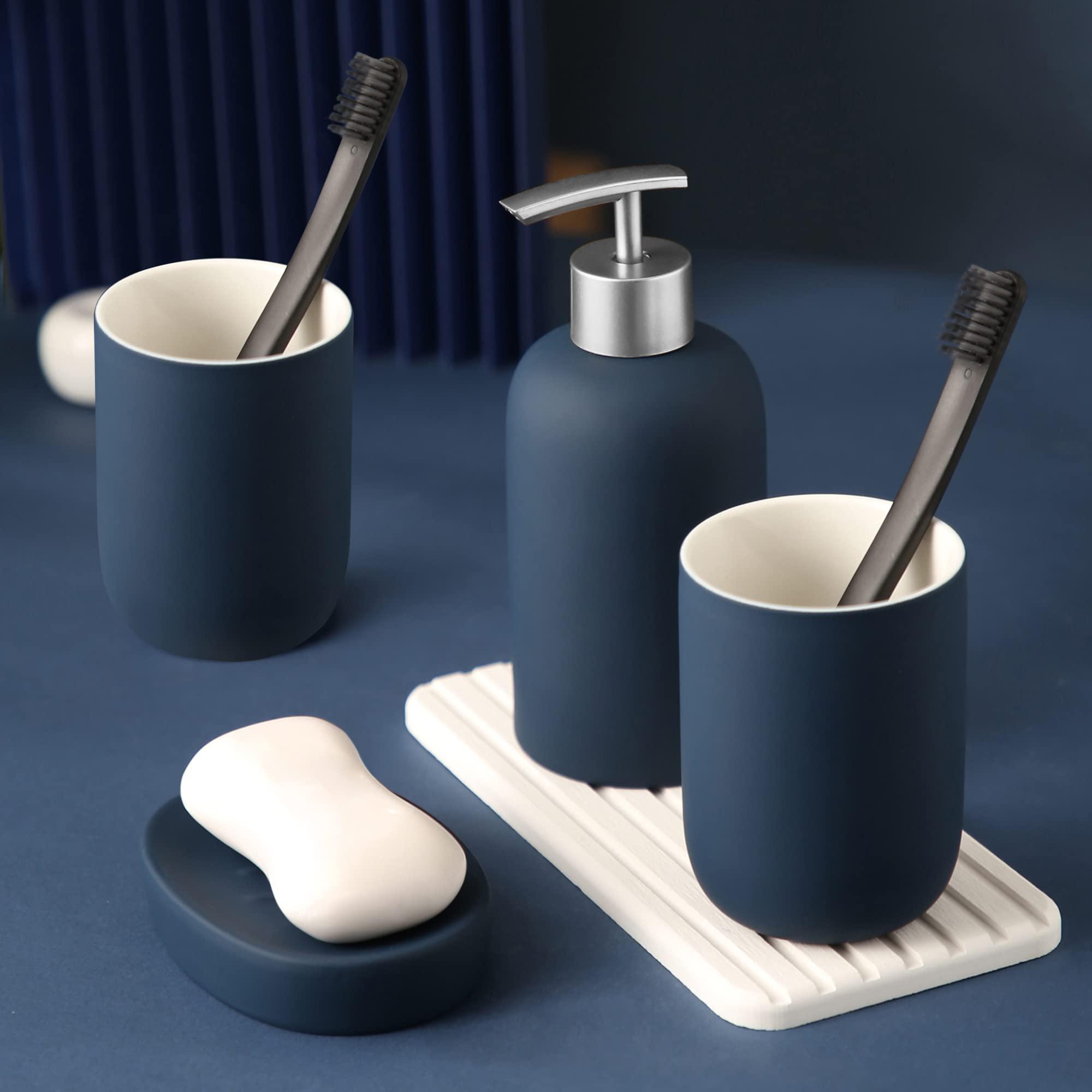 Accessorize with blue ceramics for a touch of ⁢elegance