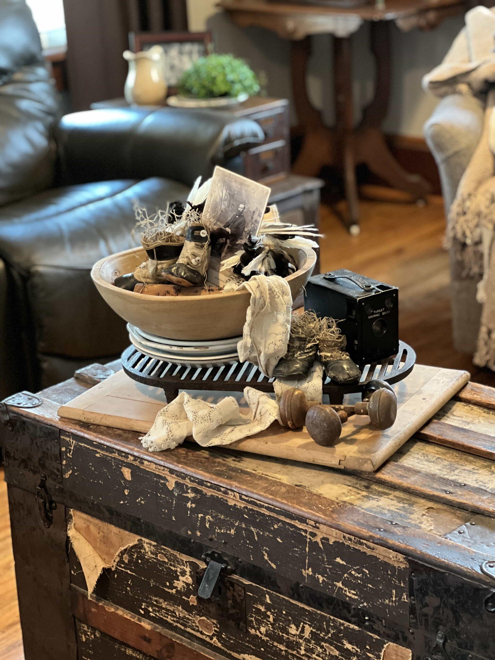 Unique coffee tables create conversation starters ‌in your vintage living room